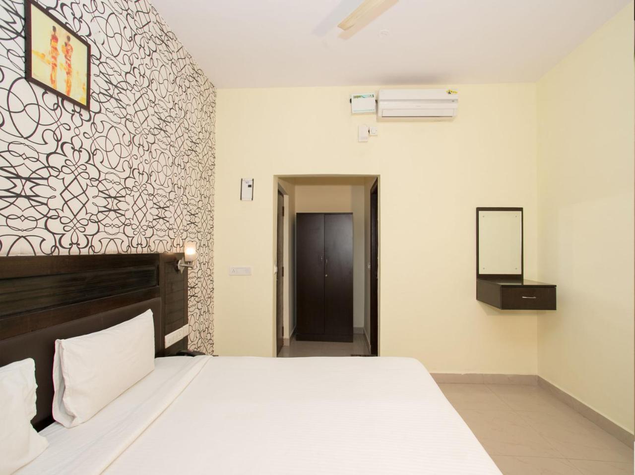 Oyo 10378 Hotel Hibiscus Mayflower Бангалор Экстерьер фото