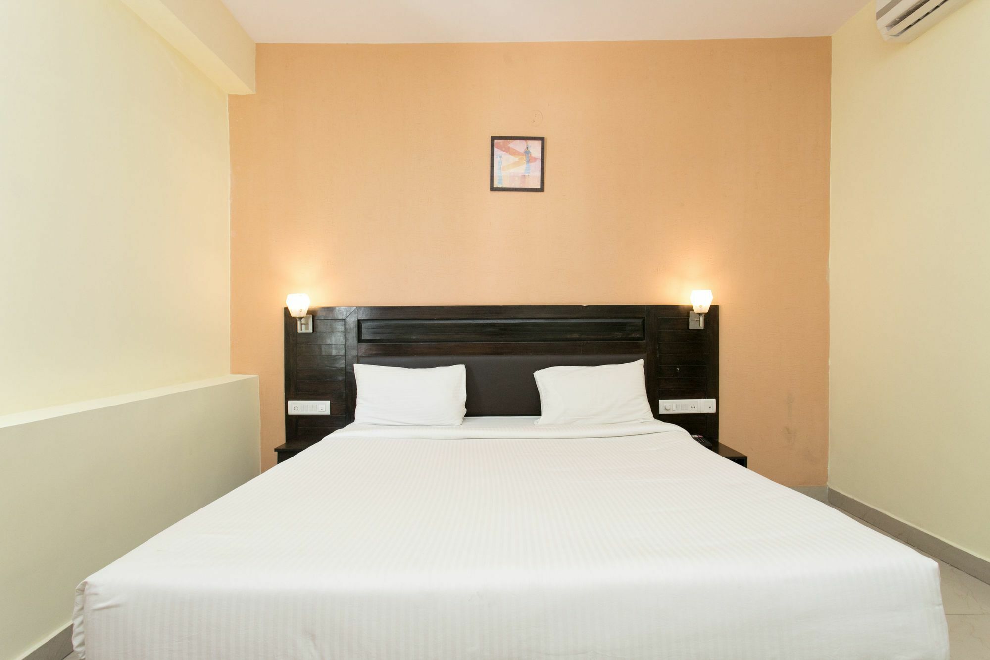 Oyo 10378 Hotel Hibiscus Mayflower Бангалор Экстерьер фото