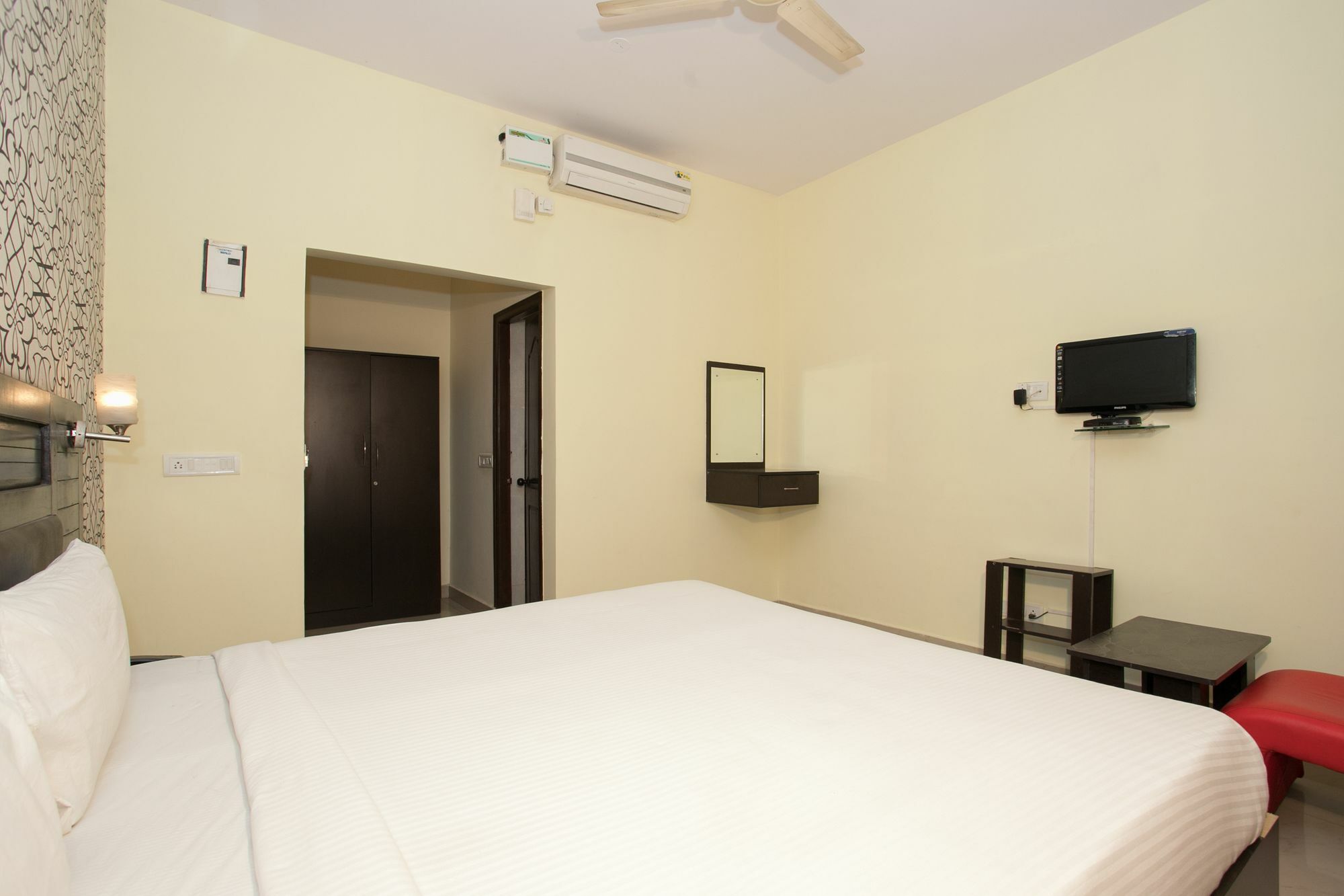 Oyo 10378 Hotel Hibiscus Mayflower Бангалор Экстерьер фото